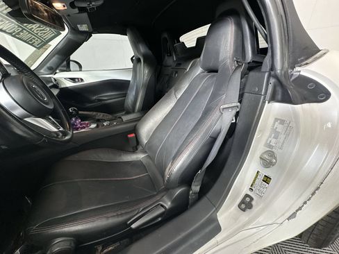 Used 2018 MAZDA MX-5 Miata Grand Touring RWD image 11