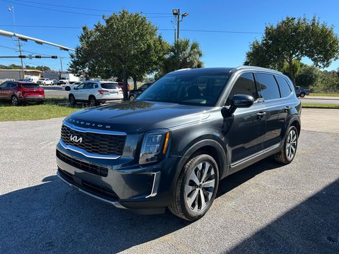 Used 2022 Kia Telluride EX w/ EX Premium Package image 3