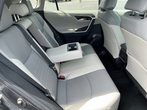 Used 2020 Toyota RAV4 Limited FWD image 22