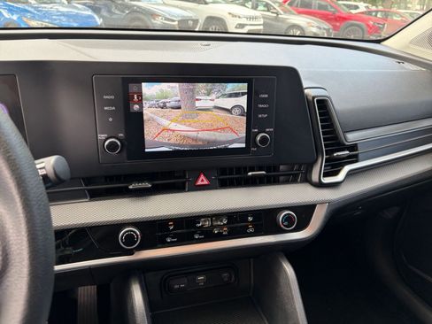 Used 2025 Kia Sportage LX FWD image 22