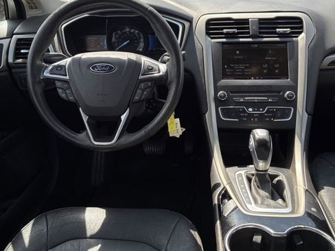 Used 2016 Ford Fusion SE w/ Equipment Group 502A FWD image 3