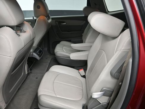 Used 2016 Chevrolet Traverse LT image 29