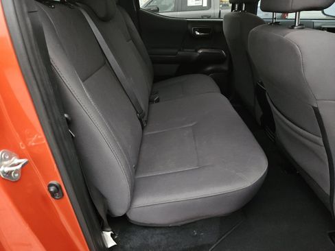 Used 2018 Toyota Tacoma TRD Sport w/ Technology Package RWD image 32