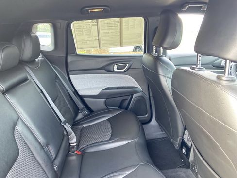 Used 2025 Jeep Compass Latitude AWD/4WD image 21