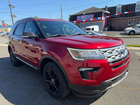 Used 2019 Ford Explorer XLT w/ Equipment Group 202A AWD/4WD image 4