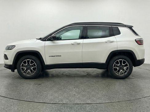 Used 2025 Jeep Compass Trailhawk AWD/4WD image 5