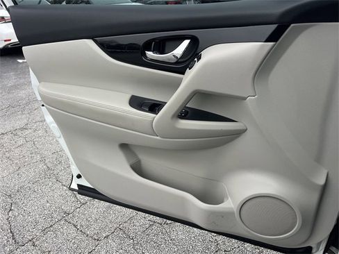 Used 2022 Nissan Rogue Sport SL image 17