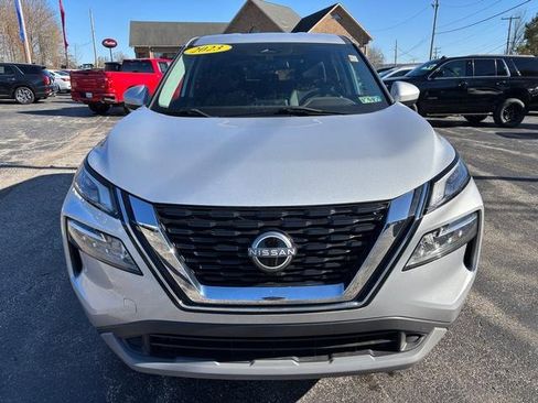 Used 2023 Nissan Rogue SV image 2