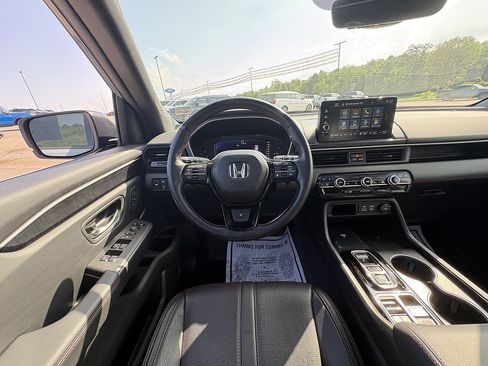 Used 2025 Honda Pilot Black Edition image 23