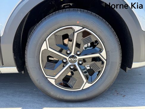 New 2026 Kia Niro LX FWD image 8