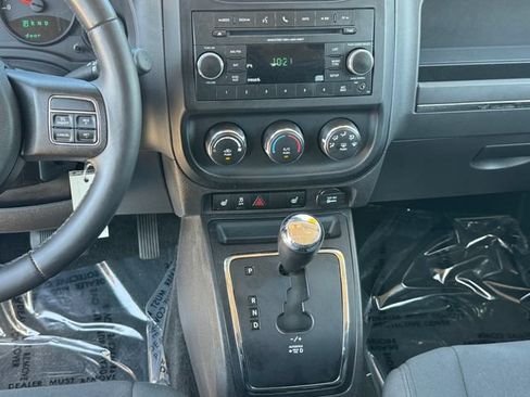 Used 2012 Jeep Compass Latitude FWD image 16