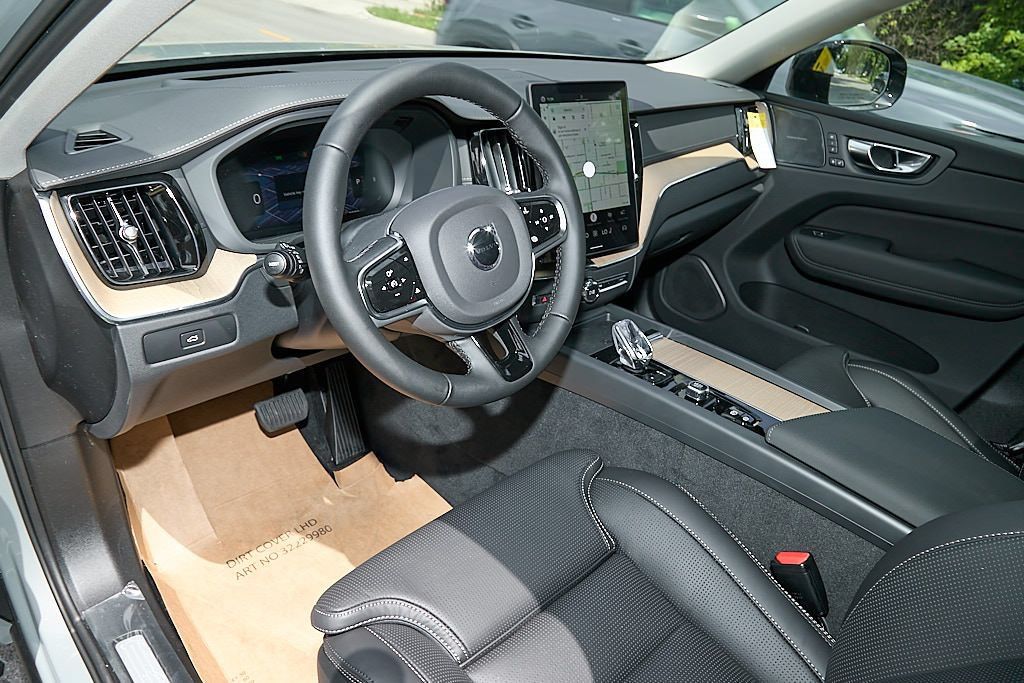 New 2026 Volvo XC60 B5 Ultra w/ Climate Package AWD/4WD image 12