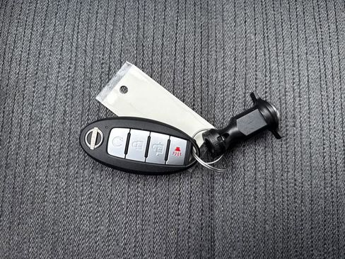 Used 2022 Nissan Rogue SV image 32