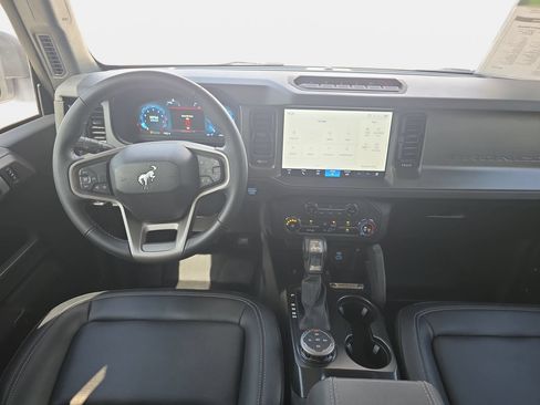 Used 2025 Ford Bronco Badlands AWD/4WD image 9