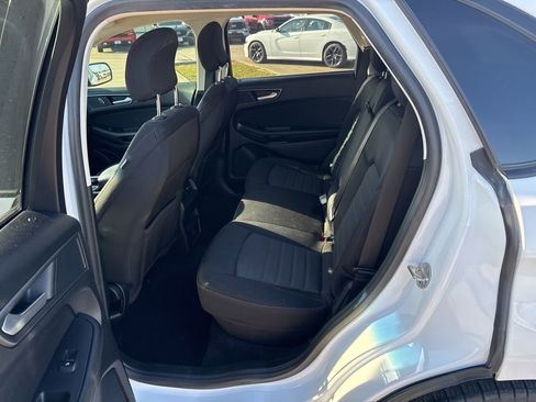 Used 2019 Ford Edge SE image 5