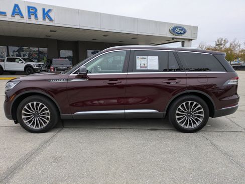 Used 2022 Lincoln Aviator Reserve w/ Class IV Trailer Tow Package image 7