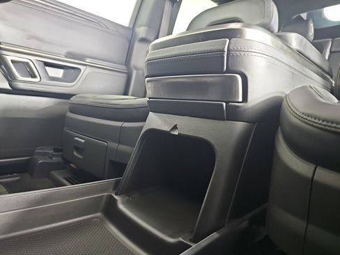 Used 2022 Rivian R1S Launch Edition image 32