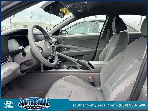 Certified 2024 Hyundai Elantra SE FWD image 17