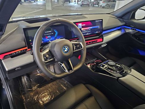 Used 2026 BMW i5 eDrive40 w/ M Sport Package AWD/4WD image 2