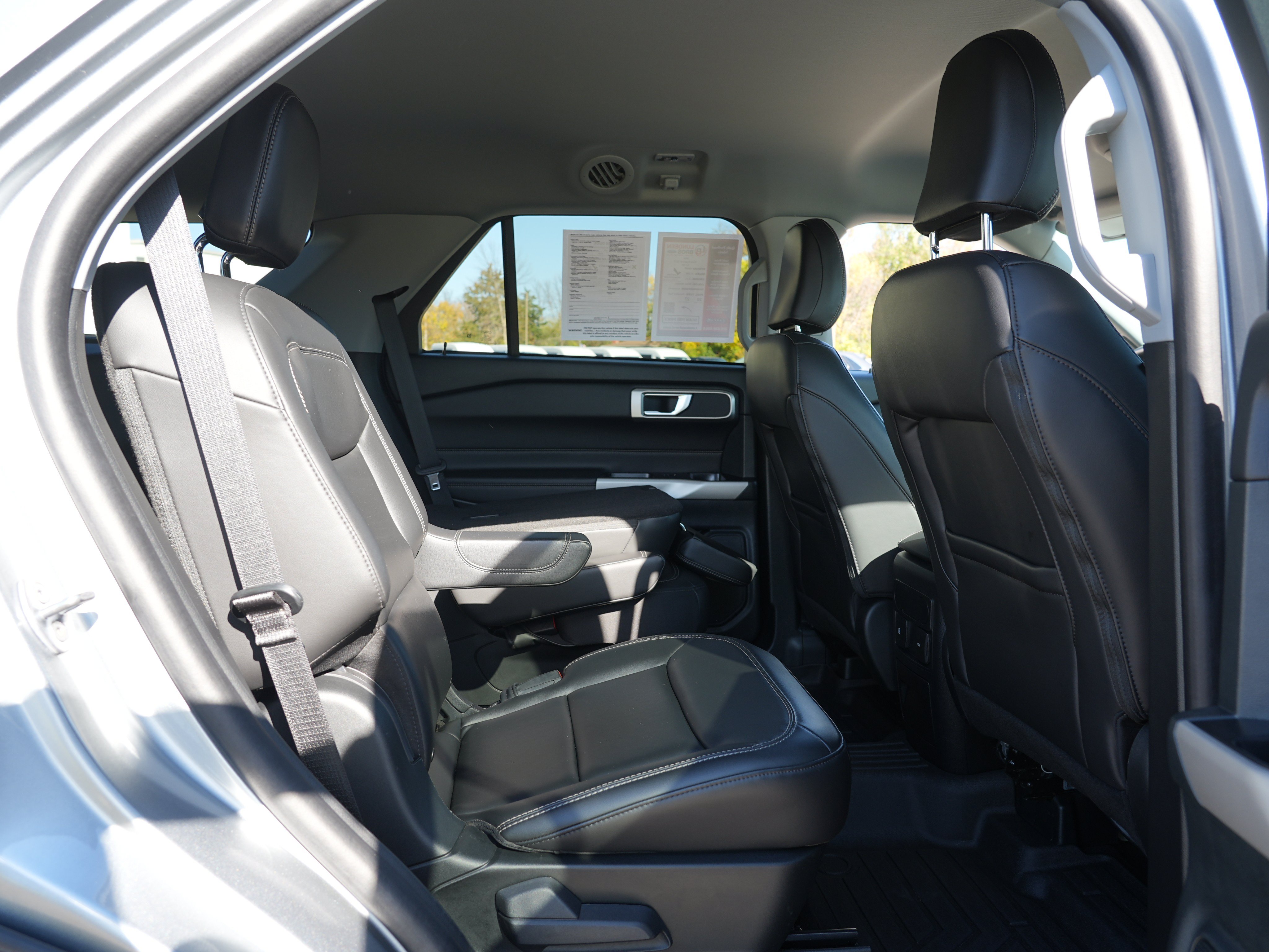Used 2024 Ford Explorer XLT w/ Equipment Group 202A AWD/4WD image 33