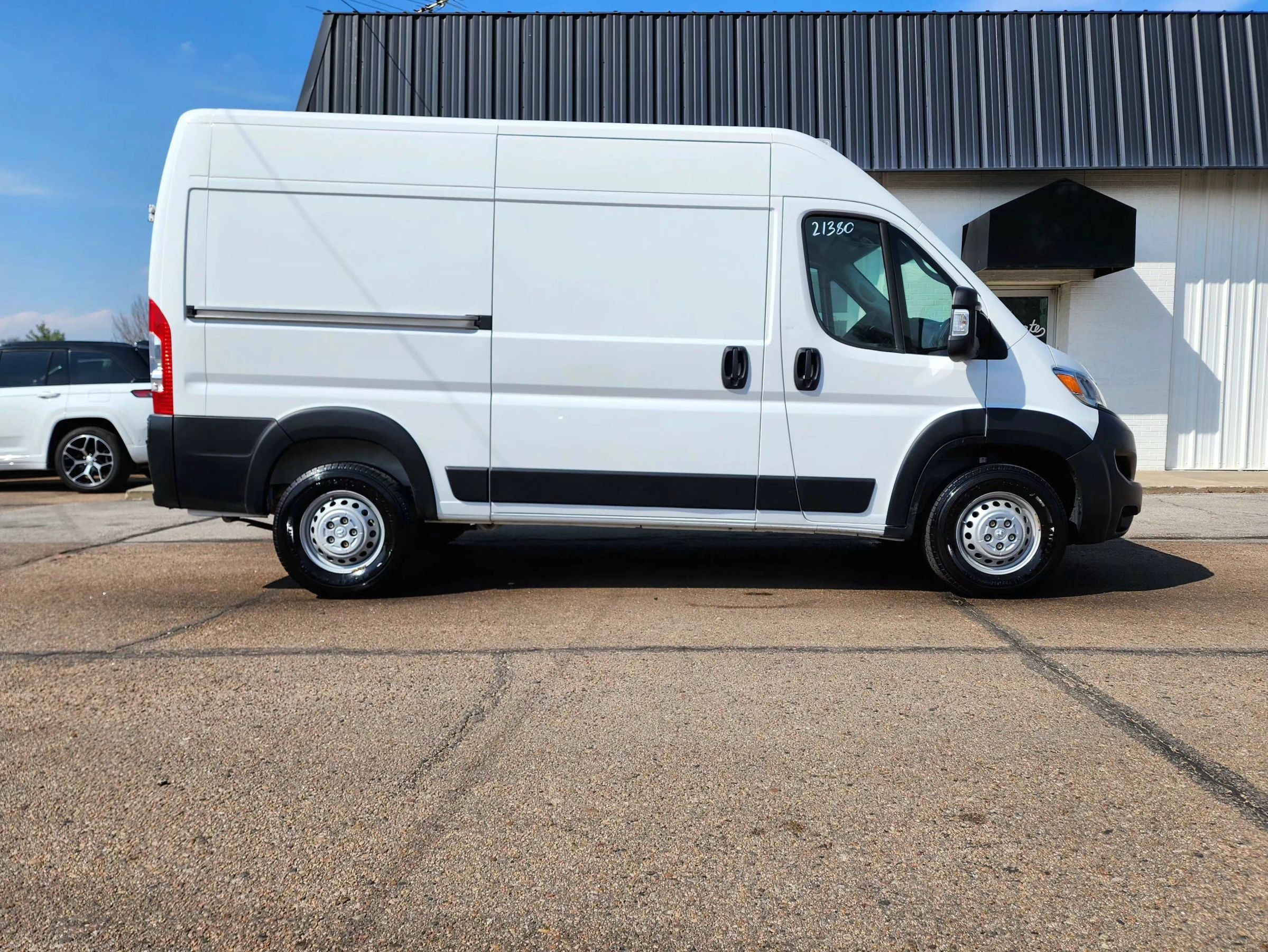 Used 2025 RAM ProMaster 2500 w/ Convenience Group FWD image 2