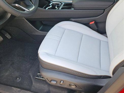 New 2026 Chevrolet Traverse High Country image 4