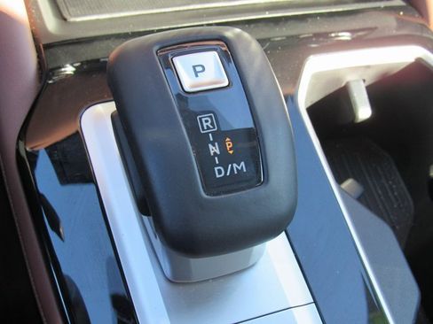 Used 2025 Mitsubishi Outlander SEL image 23