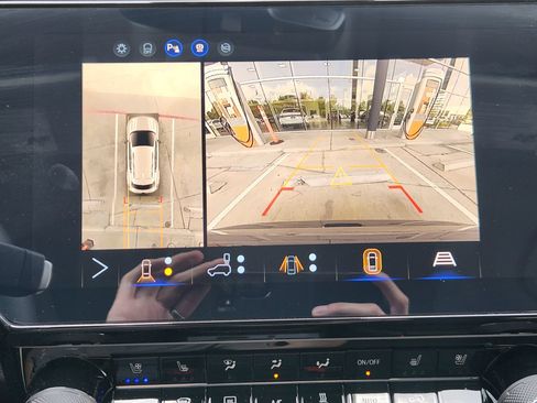 Used 2027 Chevrolet Bolt RS w/ Technology Package FWD image 18