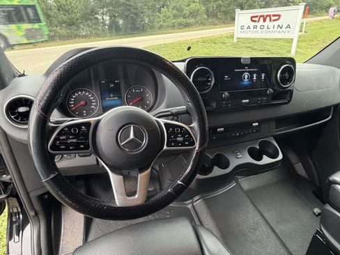 Used 2020 Mercedes-Benz Sprinter 2500 image 4
