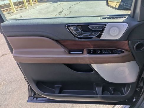Used 2023 Lincoln Navigator Reserve AWD/4WD image 11