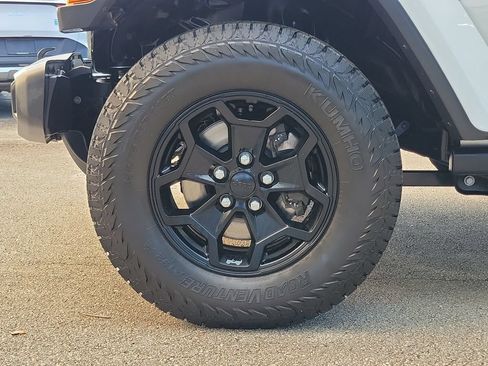 Used 2021 Jeep Gladiator Sport AWD/4WD image 5