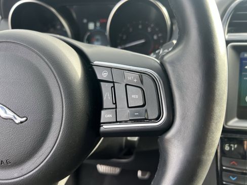 Used 2019 Jaguar F-PACE Premium image 24