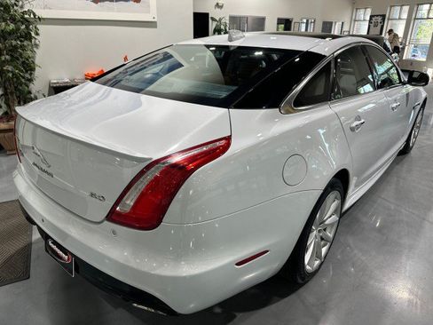 Used 2016 Jaguar XJ R-Sport RWD image 29
