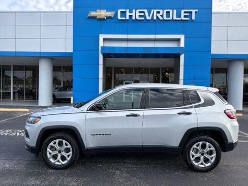 Used 2025 Jeep Compass Sport w/ Mopar Graphics Package AWD/4WD image 2