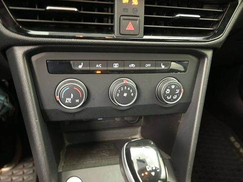 Used 2022 Volkswagen Taos SE FWD image 13