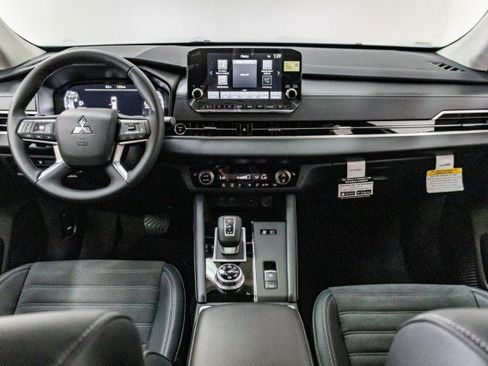 New 2025 Mitsubishi Outlander SE image 19