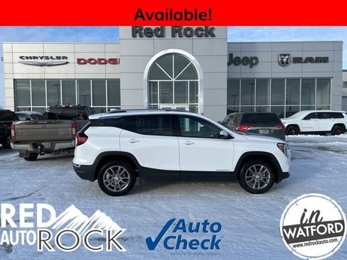 Used 2024 GMC Terrain SLT image 1