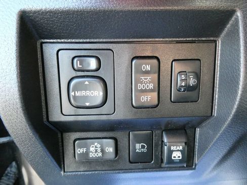 Used 2019 Toyota Tundra SR5 w/ SR5 Upgrade Package AWD/4WD image 24