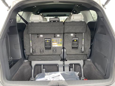 Used 2025 Toyota Sienna XSE image 5