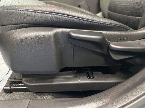 Certified 2025 Chevrolet Trax LT w/ LT Convenience Package image 25