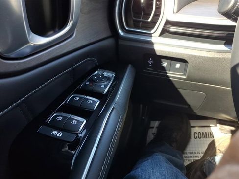 Used 2024 Kia Sorento SX image 16