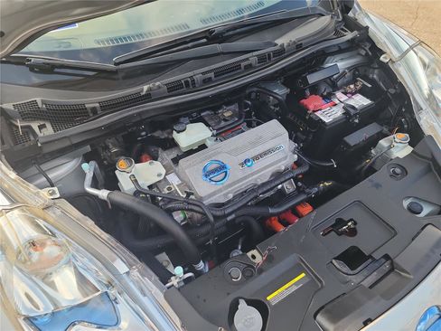 Used 2012 Nissan Leaf SL image 12