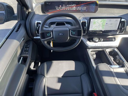 New 2026 Ford Expedition Platinum w/ Driver's Package image 9