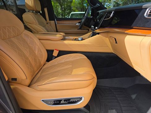 Used 2023 Jeep Grand Wagoneer L Series III w/ Rear Seat Video Group 1 image 10