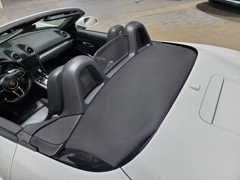 Used 2019 Porsche 718 Boxster RWD image 40
