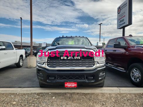 Used 2024 RAM 3500 Limited AWD/4WD image 2