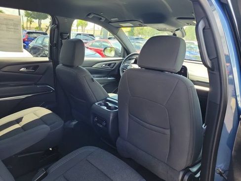 Used 2025 Chevrolet Traverse LT FWD image 10
