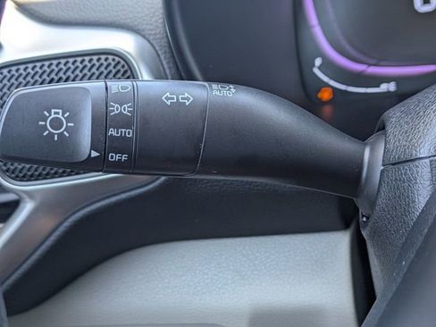 Used 2025 Kia Soul LX FWD image 25