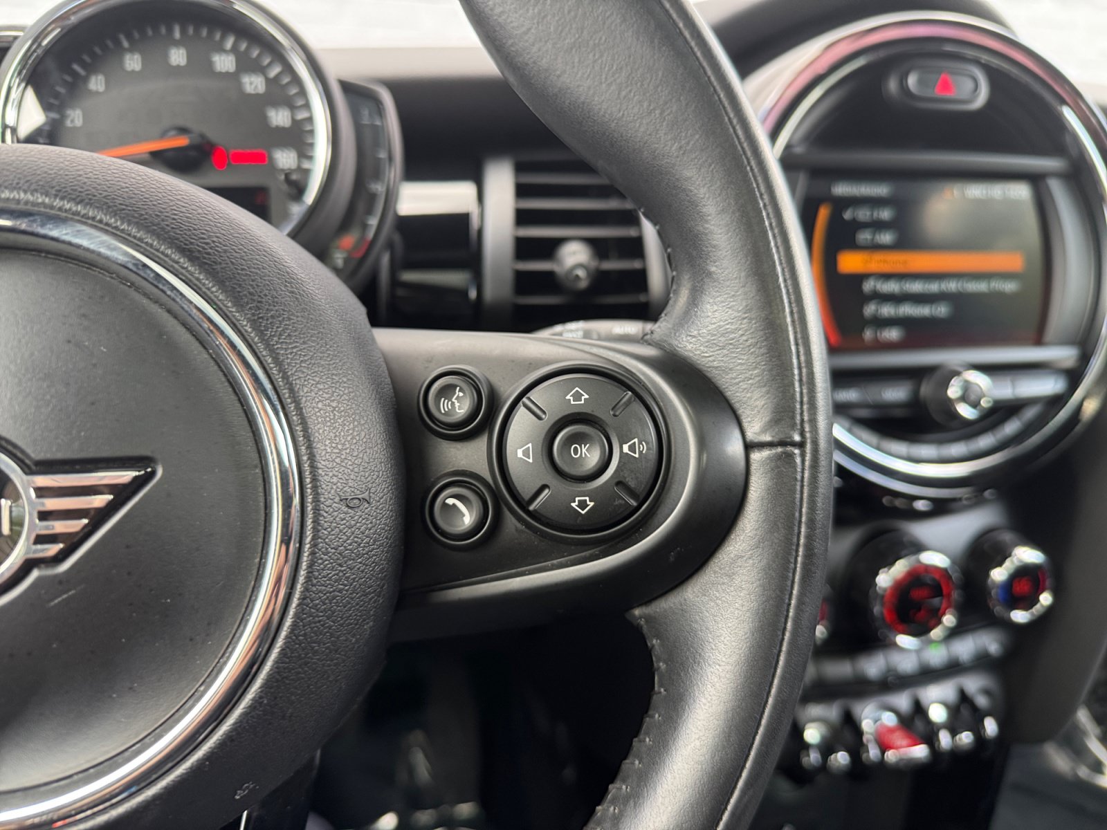 Used 2019 MINI Cooper 4-Door Hardtop FWD image 23