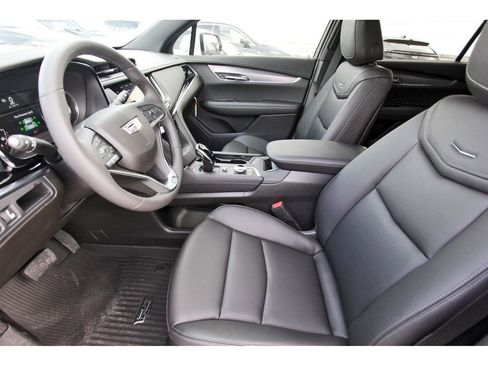 New 2025 Cadillac XT6 Luxury image 6